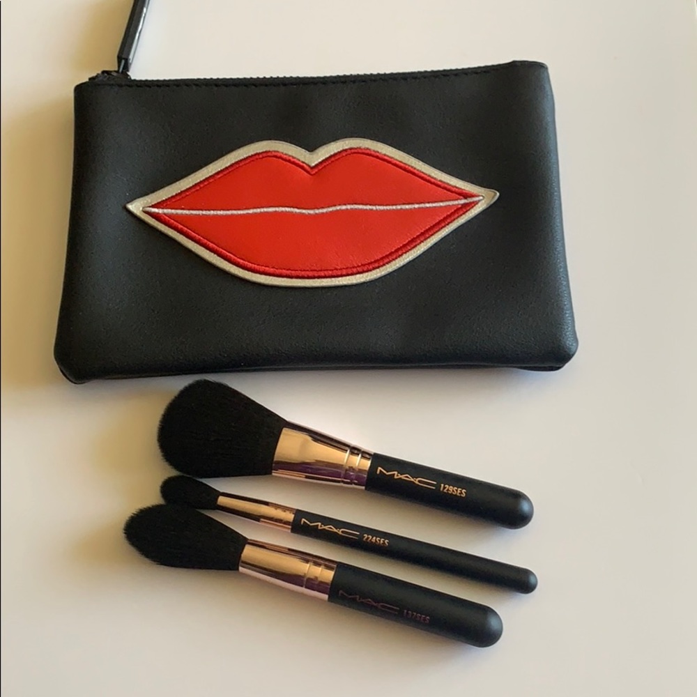 M.A.C brush and bag set